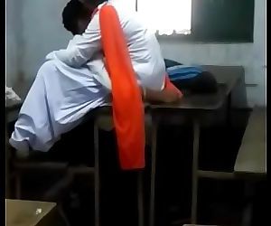 Indian boyfriend and girlfriend make love at highschool 14 sec