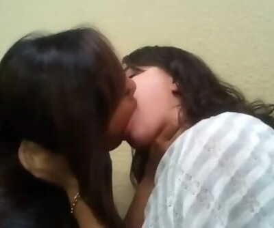 Дези девочки поцелуи Не подачка 13 мин.