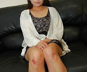 مفعم بالحيوية الآسيوية سيدة ماي تودا الحصول على عارية و نشر لها كس الشفاه
