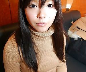 Precioso Asiático Adolescente en pantimedias Ami Nagashima desvestirse y vibra su Coño