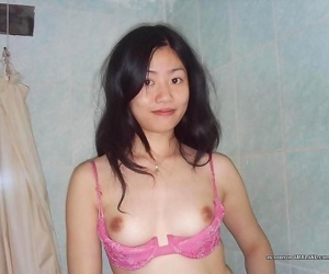 Compilation of a singaporean babe posing in the shower - part 776