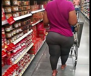 Thick bbw ebony with wide hips..