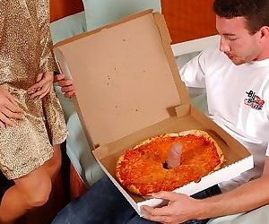 Mature bombshell gets her hungry pussy satisfied by a studly pizza-guy
