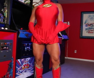 Female bodybuilder DD Diamonds sets her big tits and clit free of a red dress
