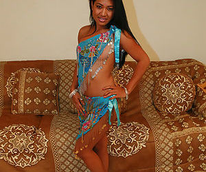 Fully clothed Indian girl flashes..