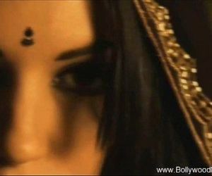 Bollywood Babe From Exotic india - 11 min