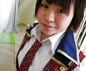 Aziatische Schoolmeisje Mayu Nakane onthulling haar Nice kont en