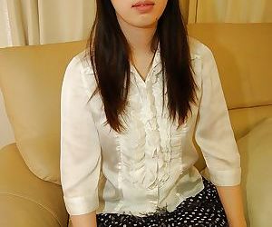 VERLEGEN Aziatische tiener uitkleden en bloot haar harige jaap in