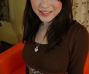 مفعم بالحيوية الآسيوية في سن المراهقة Riho Iketani تعريتها و مترددين لها