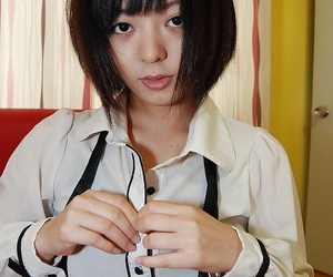 Saucy Aziatische tiener Haruka Okubo krijgt naakt en heeft aantal