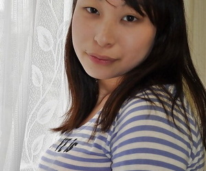 चंचल एशियाई किशोरी Kasumi ayano जबरदस्त चुदाई और संभोग सुख के लिए उसके