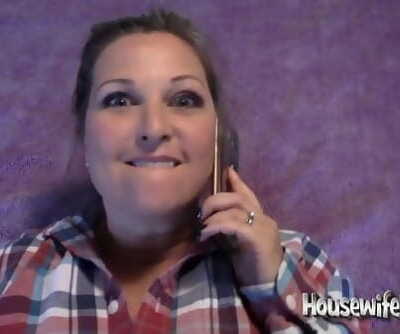 Housewife Kelly gets screwed while on phone with Mom 78 sec 1080p