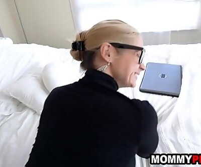 Big ass blond mummy discovers her son watches stepmom porno 7 min 720p