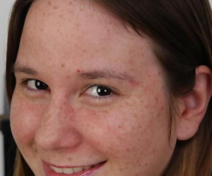 ใหญ่วัยทองขึ้น ผู้หญิง กับ freckles เปิดเผย