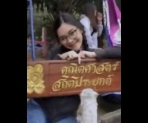 التايلاندية فتاة من  ماي يحصل