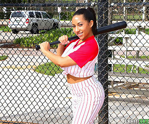 Priya Preis in busty baseball Babe - Teil 676