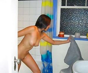 Aziatische tiener pesten haar Vriend in De douche - Onderdeel 2838