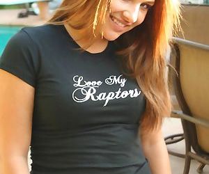 كتي ليلى جنسن شرائح لها مثير قميص و حمالة الصدر قبالة :بواسطة: على