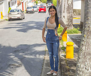 الملبس سمراء في سن المراهقة denisse غوميز يظهر قبالة لها جميلة