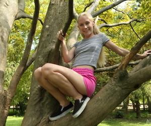 Niedlich blonde emma  zeigt aus Ihr Flexibilität Während