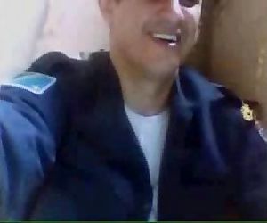 Policial de Campo Grande mostrando o pau na webcam