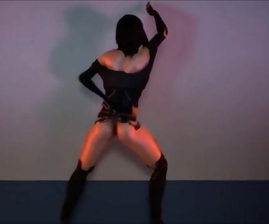 Miranda Lawson Hot Dancing