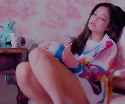 (ê¹ì ë) Beautiful Korean girl Jenni goes solo 3 min 720p