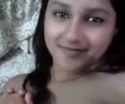 Дези индийский девушка дает глубокий Минет в Парень www.hyderbadescortsa