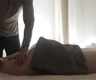 Home Grease Massage Therapist Gives Teenager Sudden Fuck - LilMissSarah