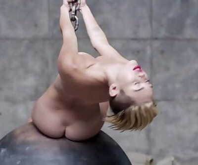 Miley CyrusWrecking Ball Naked Version 2 min 720p