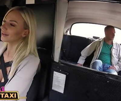 الفتاة وهمية سيارات الأجرة شقراء من ذوي الخبرة الملاعين لها الركاب 8 مين 1080p