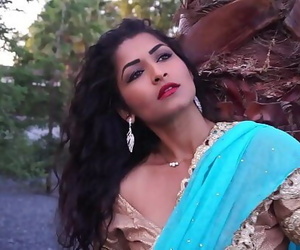 Desi Bhabi Maya Rati In Hindi SongMaya