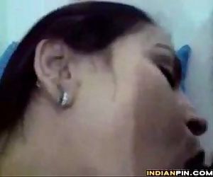 Indiase en haar manager Opgenomen spijkeren 8 min