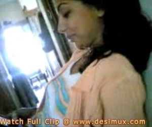 Desi chick home scandal - 1 min 6 sec