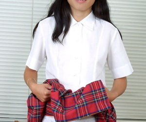 Cambogiano studentessa Tiffany Lampeggiante bianco upskirt..