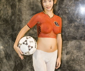 Youthfull Châu á :cô gái: với một Tuyệt vời bộ ngực mô hình trần covered..