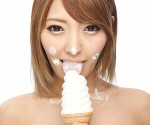 Japans lieverd Miina Minamoto krijgt haar mond naar mouth..