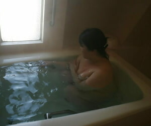 Maturo dickblowers Eiko imamiya gode di caldo bagno e shows..