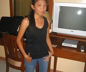 Filipina first timer undresses on her bed before giving a..