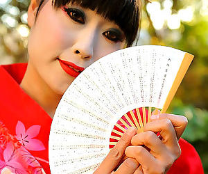 Japanese Geisha pleasures a white man she just met in a..