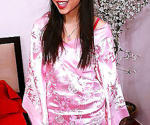 सुंदर एशियाई ऊदबिलाव में गुलाबी हो जाता है उसके फैनी टक्कर लगी है के साथ