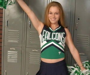 Teenager cheerleader gets entirely bare in front of change..