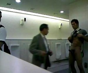 اليابانية نائب الرئيس في مرحاض