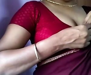 chaud tamil femme de ménage dans saree..