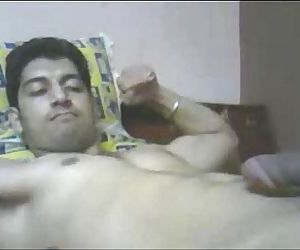 Indian guy cums while flexing..