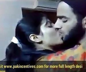 cute-desi-girl-kissing-with-bf -..