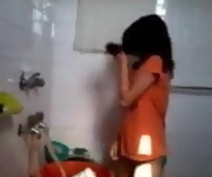 التاميل فتاة سوابنا حوض استحمام فيديو بالنسبة BF