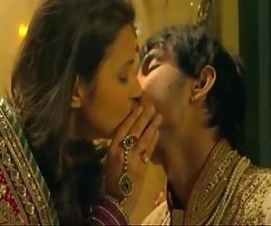Parineeti chopra back to back kissing Sushant Singh Rajput..