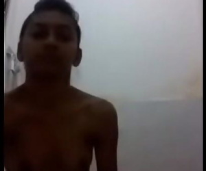 Cornea indiano Babe godendo doccia nakedindian porno 80 sec