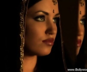 Dancing Queen From India 11 min 720p